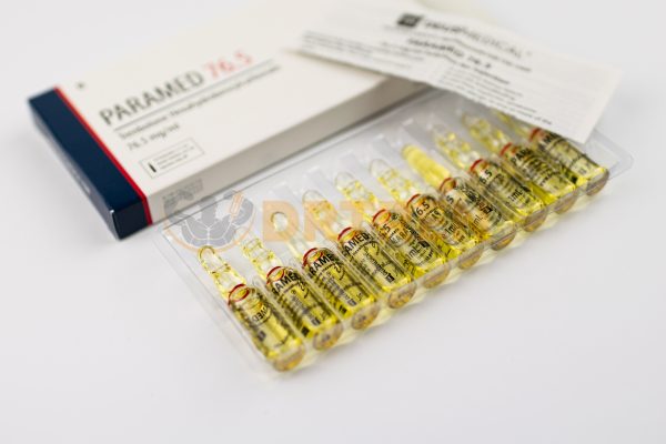 Paramed (Hexahydrobenzycarbonate de trenbolone) de Deus Medical, flacon de 10 ml avec une concentration de 76,5 mg/ml, utilisé pour l'amélioration des performances et le développement musculaire